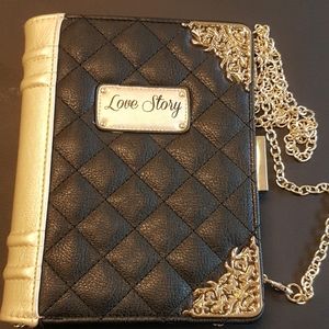 Book love clutch